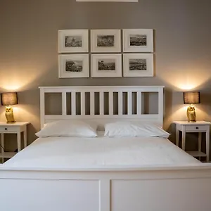 https://canard-suite-int-4.emilia-romagnahotels.net